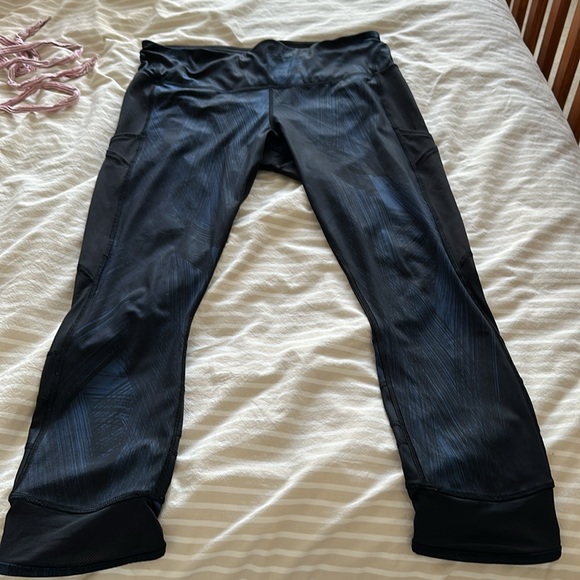 Lululemon tights - side pockets, mesh cuffs - Picture 1 of 7